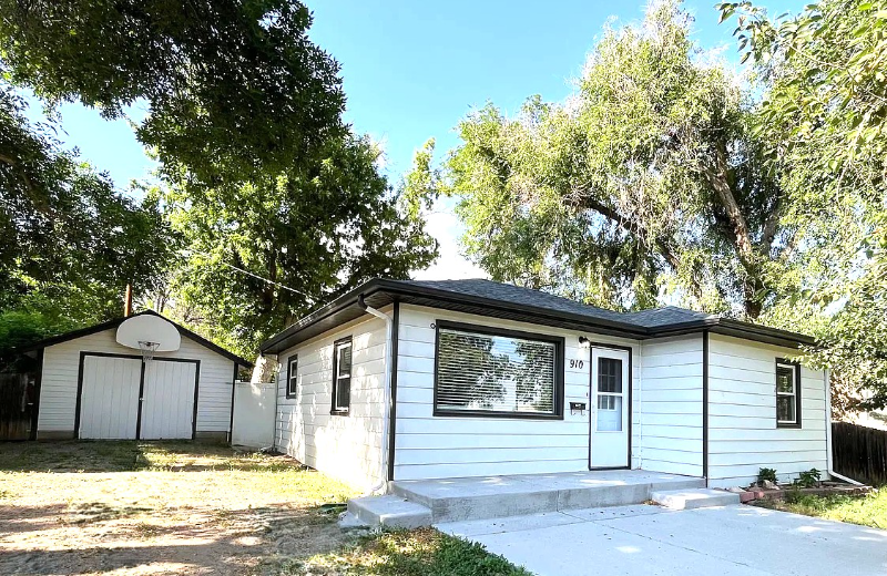 Longmont House: 2nd Avenue