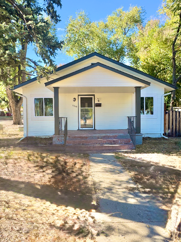Colorado Springs House: 330 May Dr,