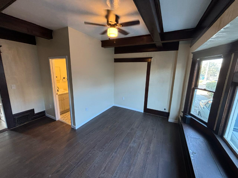 Los Angeles House: 526 W 49th St Los Angeles, CA 90037