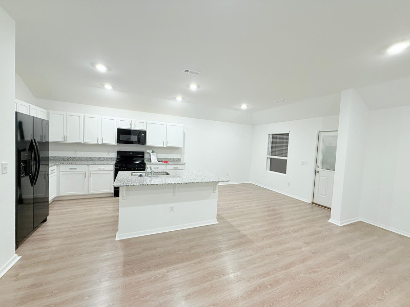 Siloam Springs House: 1405 E Latium St