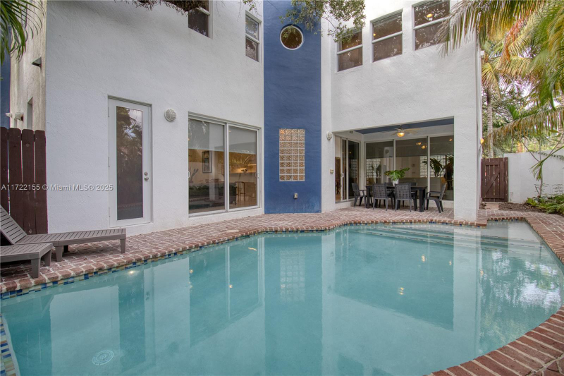 Miami House: 2200 Lincoln Ave