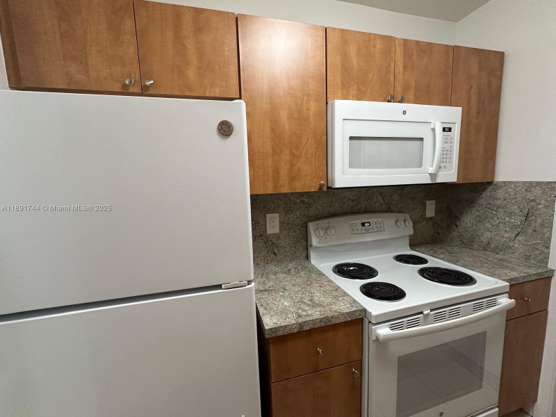 MIAMI Apartment: 1100 SW 36th Ct