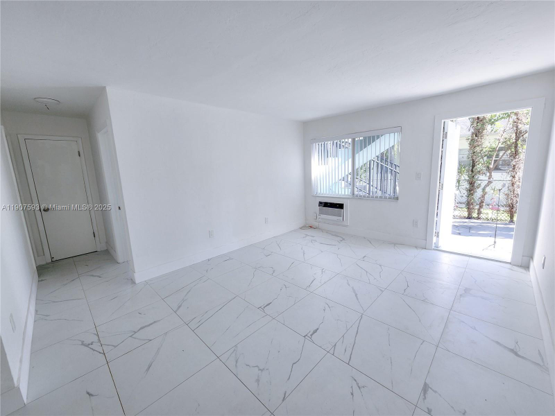 Miami Apartment: 2465 SW 27th St