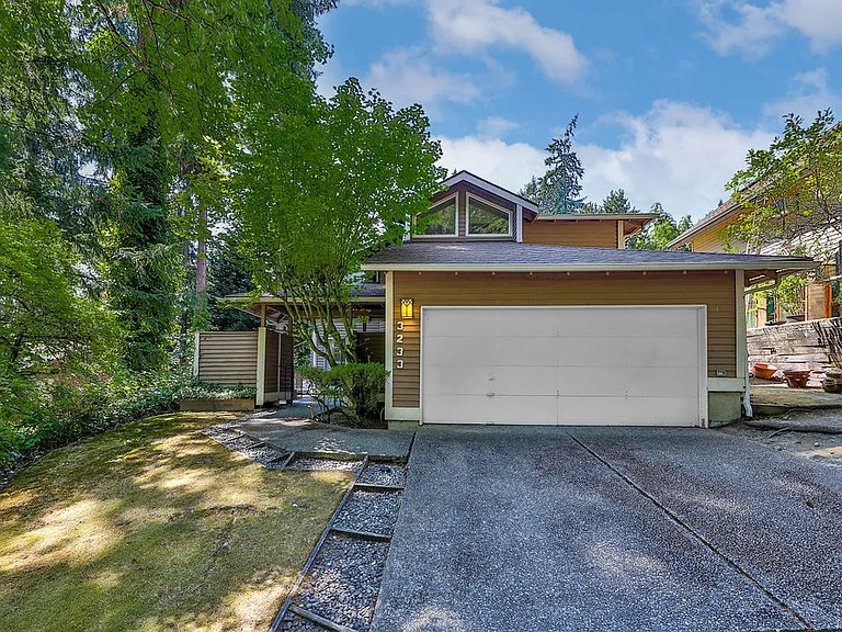 Bellevue House: 3233 168th Pl SE