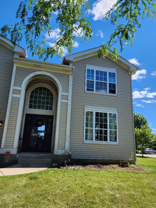 Carpentersville House: 6700 Pine Lane