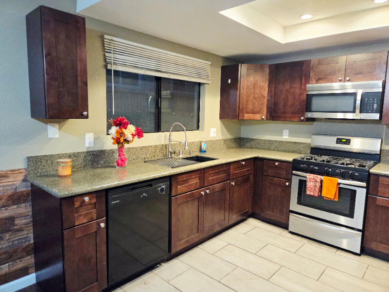 Long Beach Apartment: 514 Coronado Ave