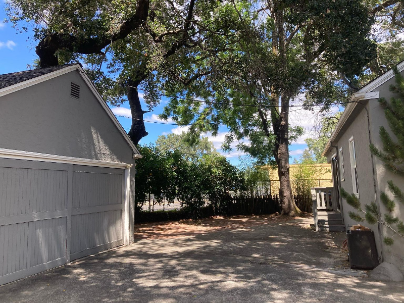 Santa Rosa House: 849 5th St