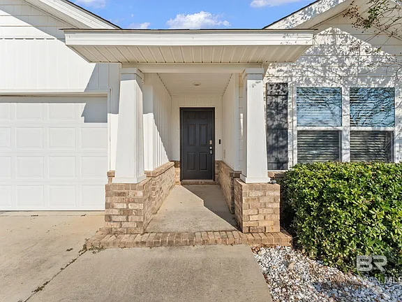 daphne House: 10767 war emblem ave