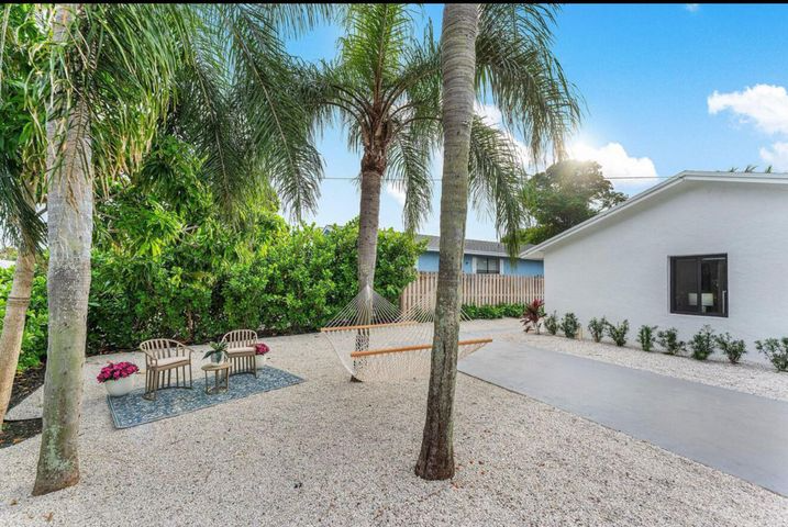 DELRAY BEACH House: 608 SE 2ND AVENUE