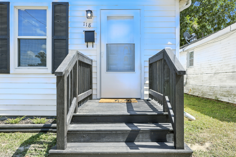 Hampton House: 118 Parkdale Avenue