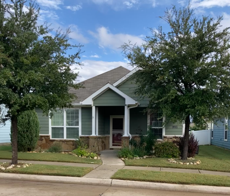 Fort Worth House: 11048 Kinston St