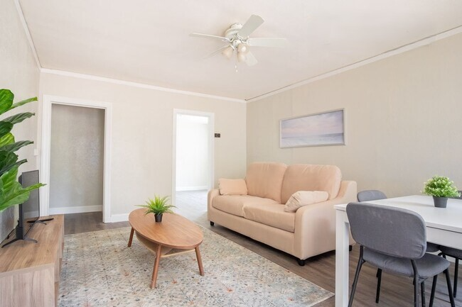 Dallas Multiplex: 5930 - 5928 Victor Street