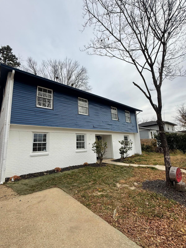 Silver Spring House: 320 University Blvd