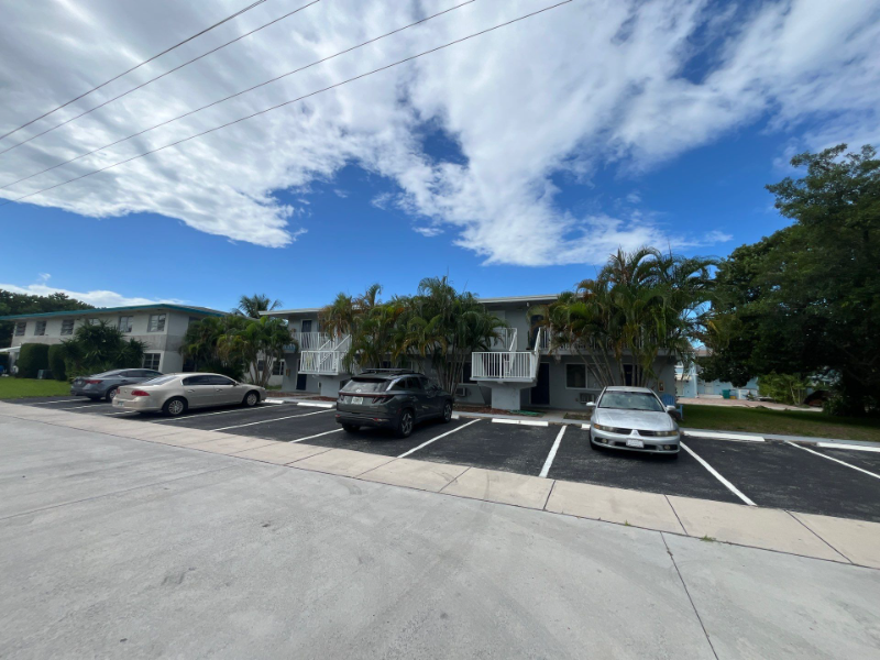 Boynton Beach Apartment: 717 NE 10 AVE