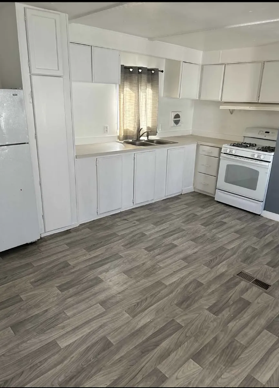 Aurora Apartment: 15770 E. Colfax Ave