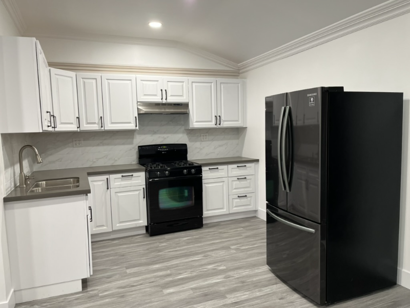 San Fernando House: 452 N. Alexander St.