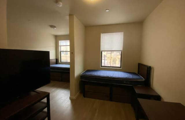 Albuquerque Apartment: 420 Redondo Dr. East N.E.