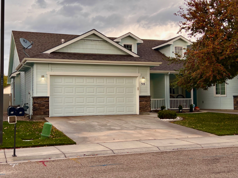 Meridian Townhome: 98 E Sedgewick Dr