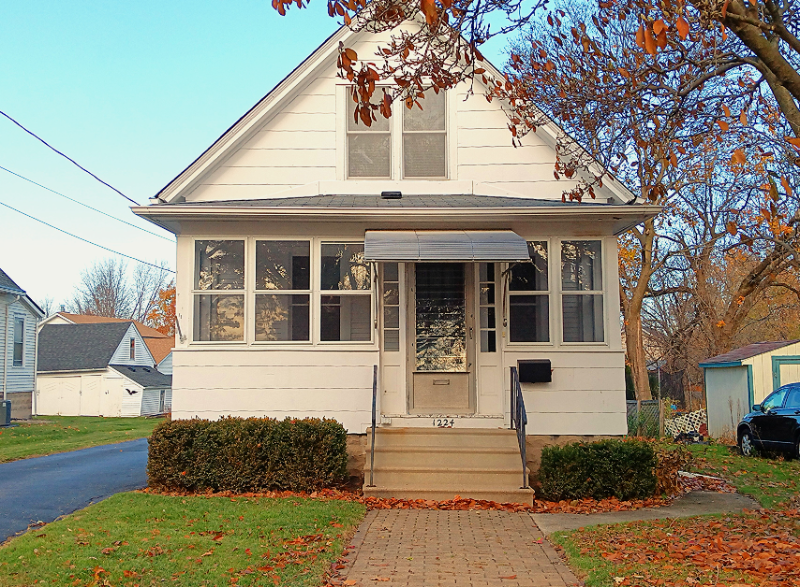 St. Charles House: 1224 Dean St.