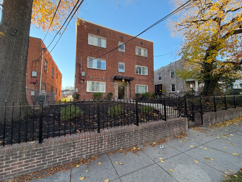 Washington Apartment: 316 62nd Street NE
