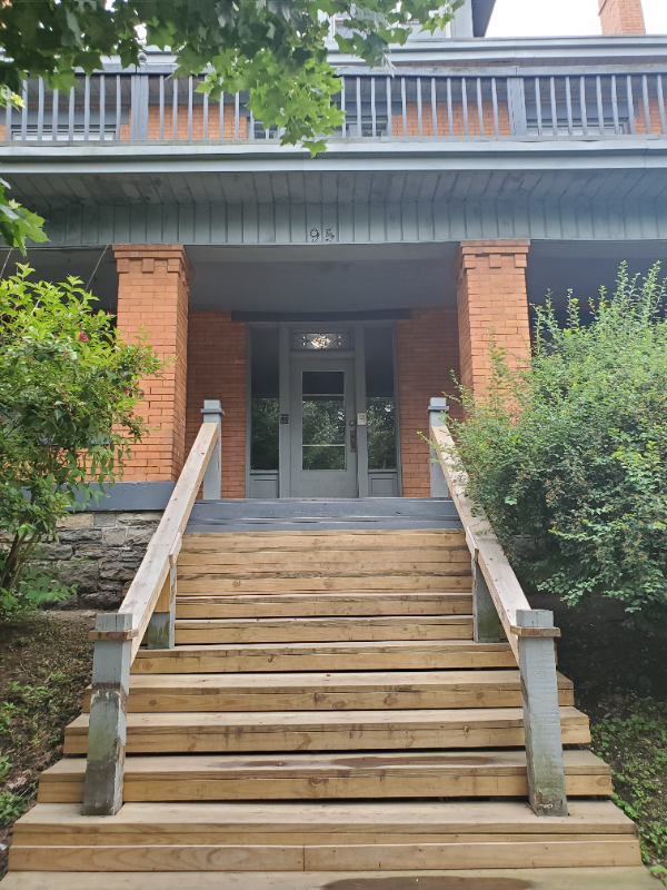 Columbus Apartment: 95 w 1st ave.