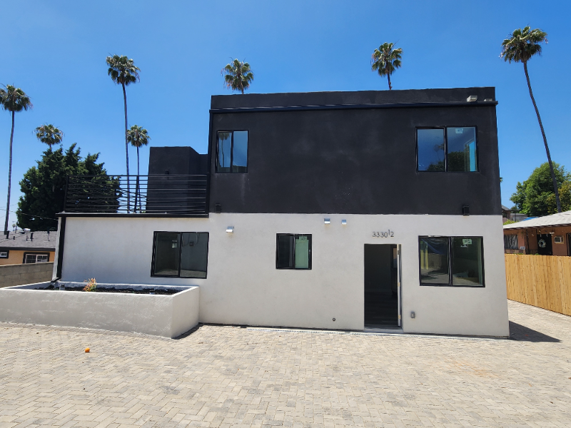Los Angeles Townhome: 3330 Portola Ave