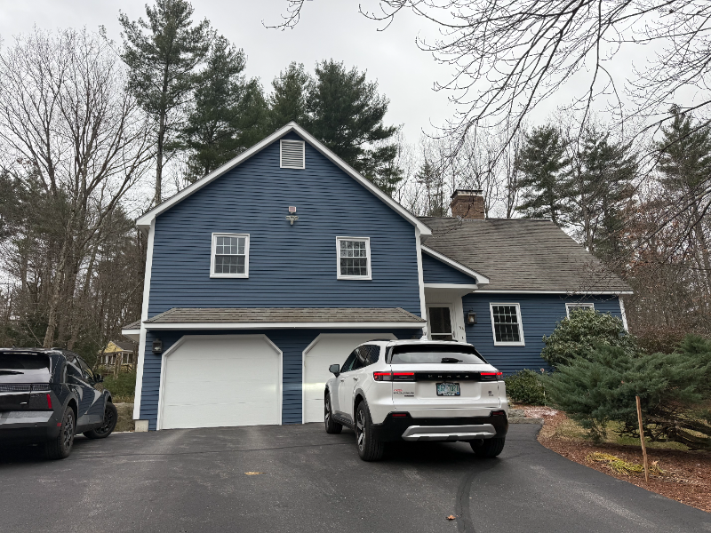 BEDFORD House: 34 Hitching Post Ln