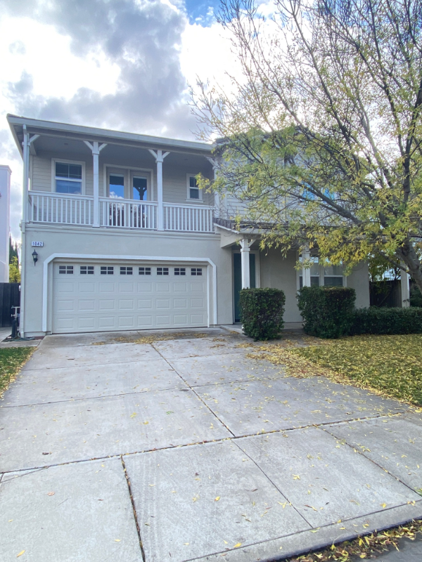 Tracy House: 1042 Tulloch Dr