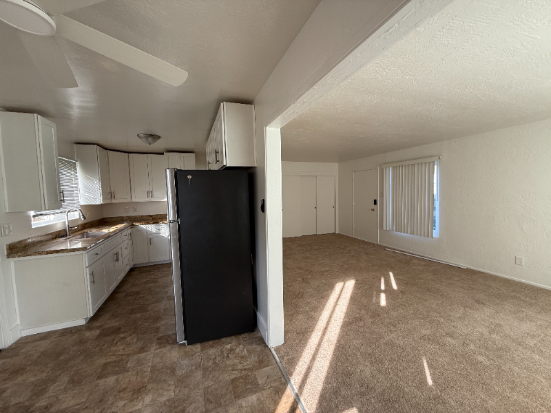 Berkeley Apartment: 1327 Ashby Ave