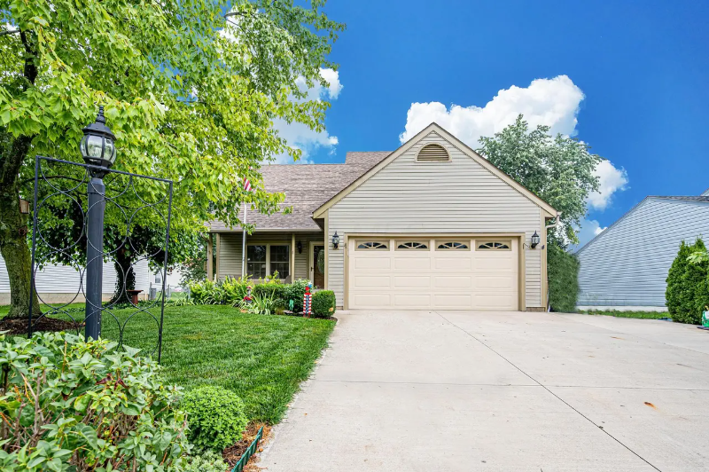 Grove City House: 2316 Sundew Ave