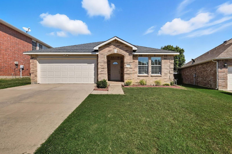 Denton House: 6701 Corral Ln