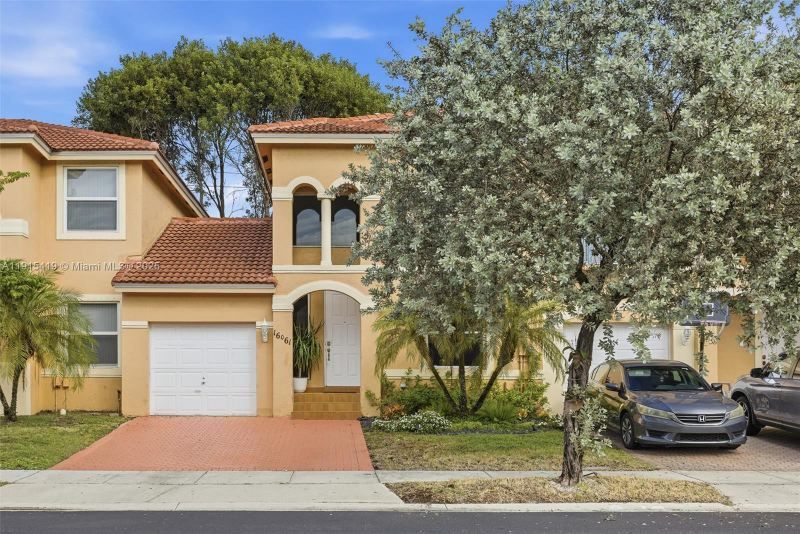 Pembroke Pines House: 16061 NW 24th St