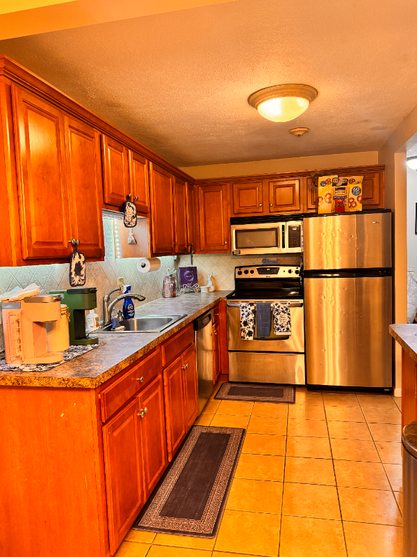 Lincoln Apartment: 400 New River Rd