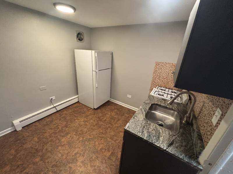 Broadview Apartment: 2104-2108 S 17th Ave