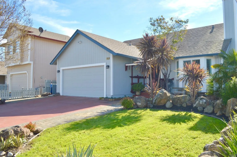 Windsor House: 1895 Commons Ct