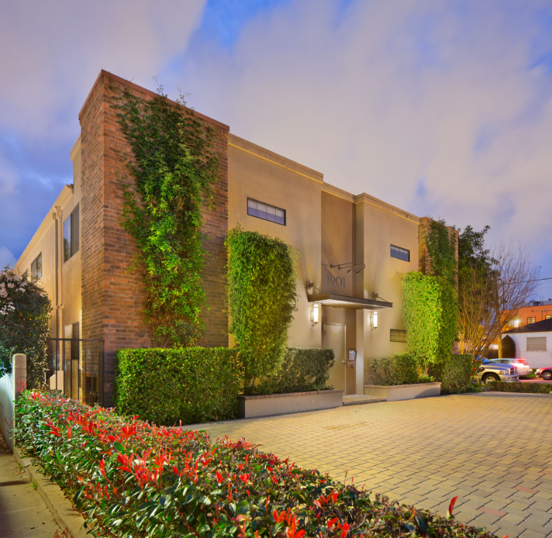 Los Angeles Apartment: 1901 Overland Avenue