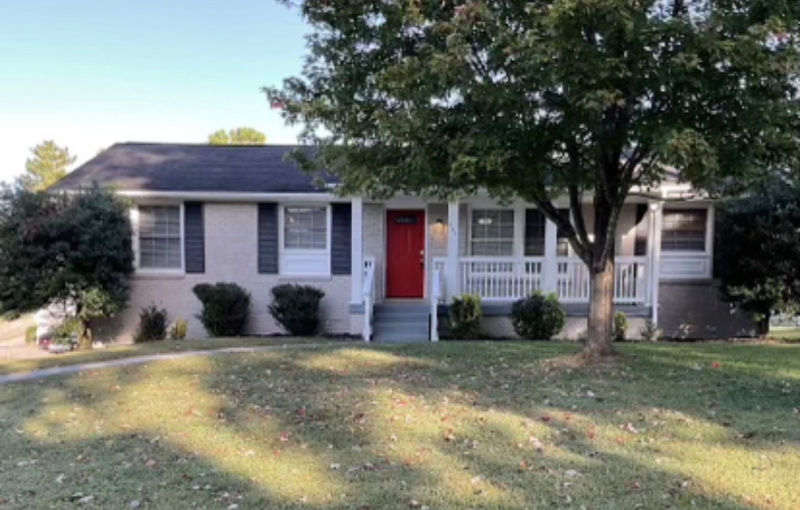 Hermitage House: 673 Des Monies Rd