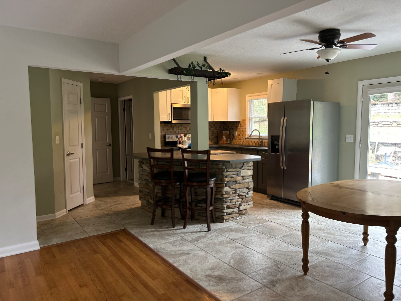 Asheville House: 2494 Riceville Road