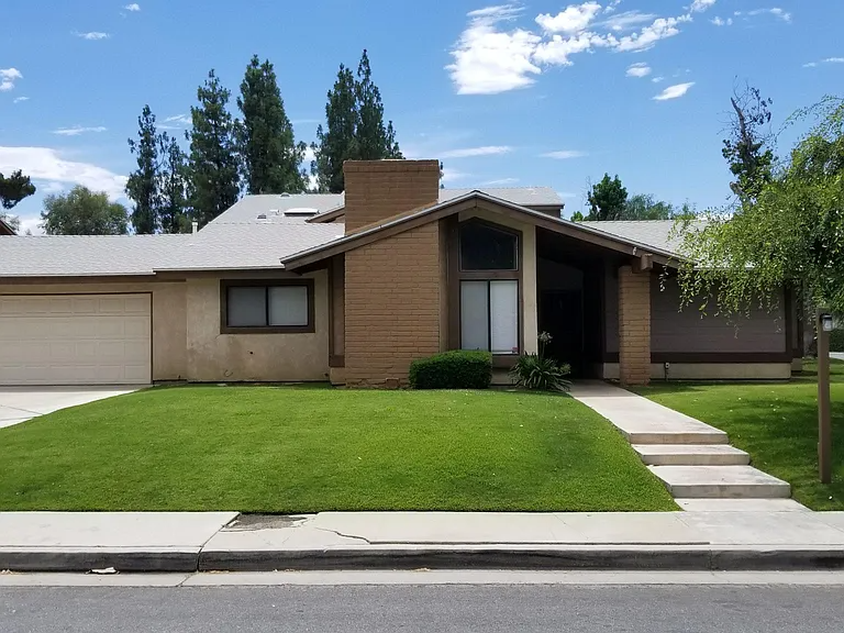 Bakersfield Townhome: 3001 Hoad Ln
