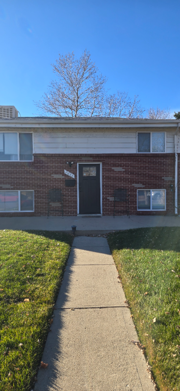 Aurora House: 2655 Worchester st