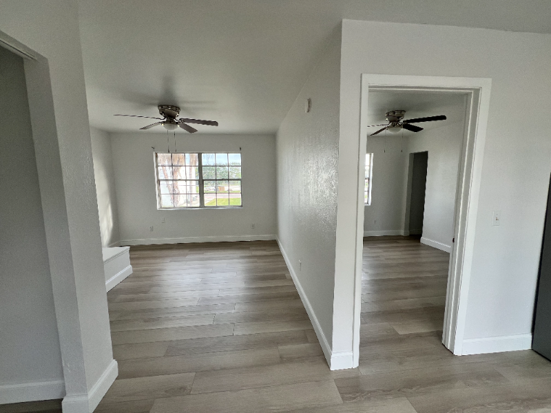 Melbourne Apartment: 1225 E New Haven Ave