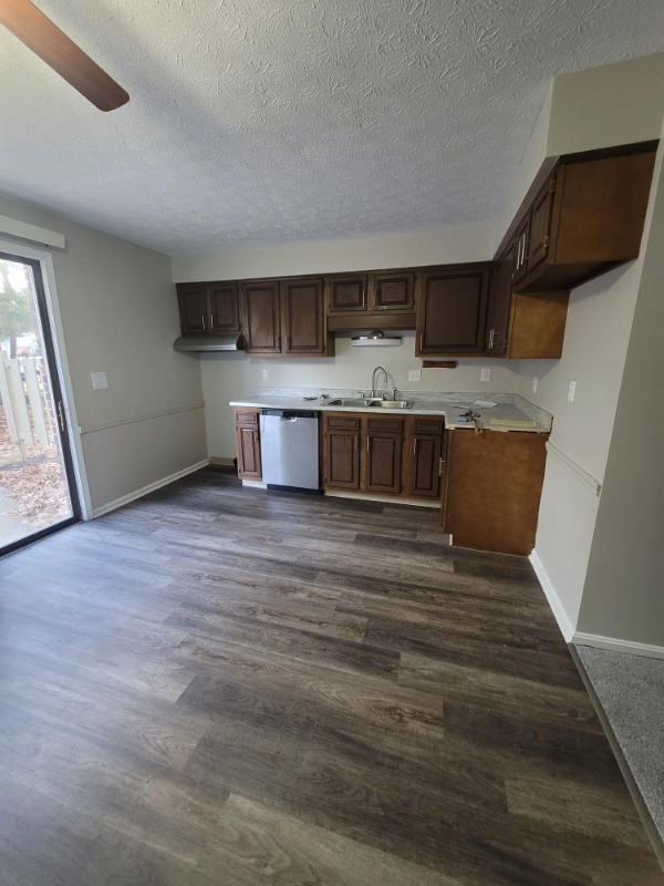 North Canton Townhome: 1012 Schneider St SE