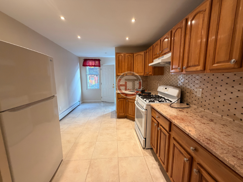 Bronx Townhome: 2320A Powell