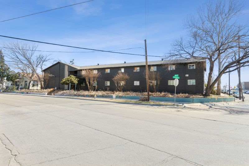 Dallas Apartment: 409 E 9th St.