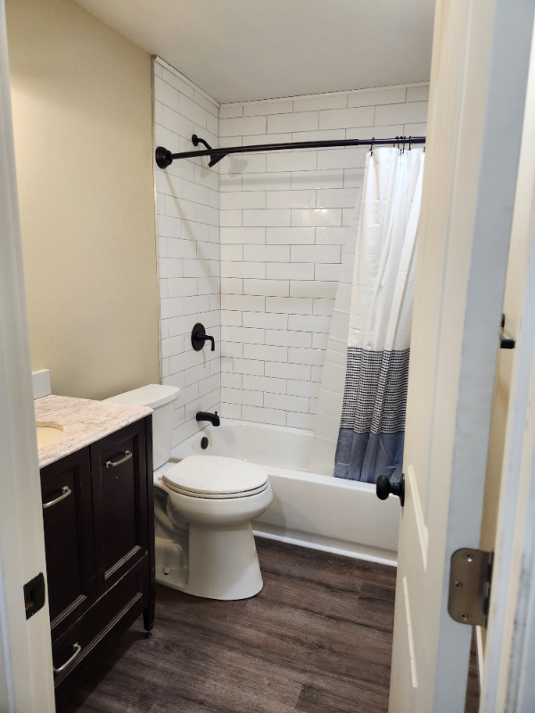 Gresham House: 974 SE Roberts Ave