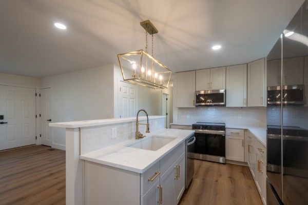 Nashville House: 3309 Niagara Drive