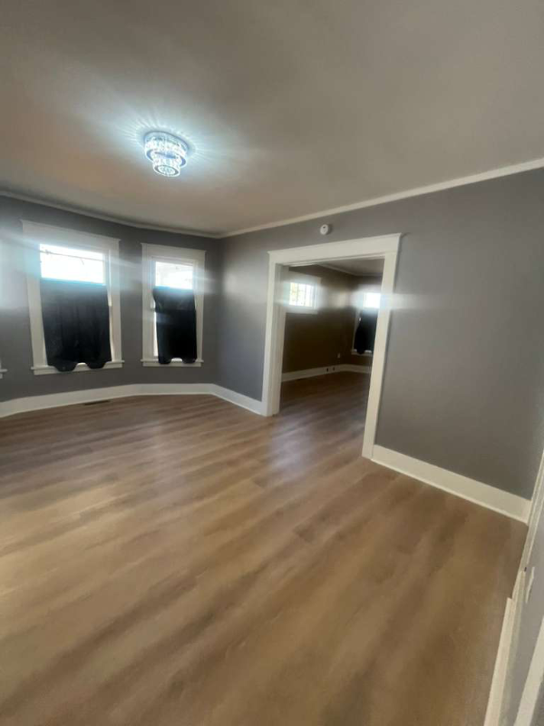 Amsterdam Multiplex: 36 Mccllelan Av