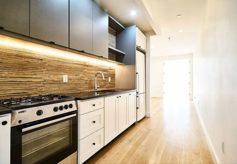 Brooklyn Apartment: 87 Montrose ave