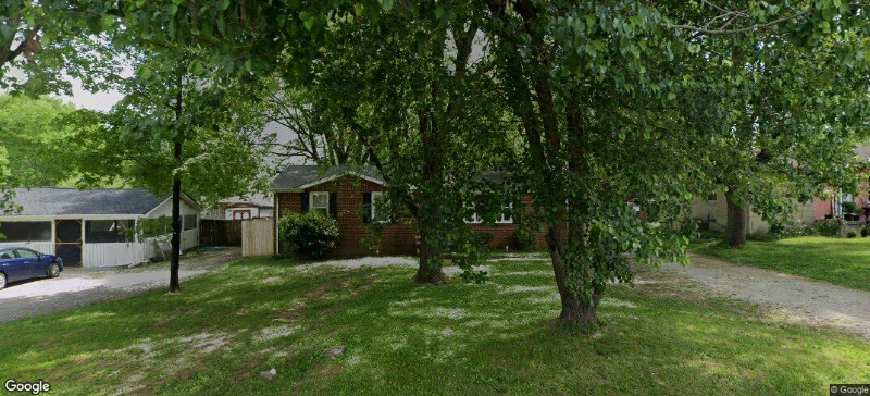 Columbia House: 204 Warwick Ave