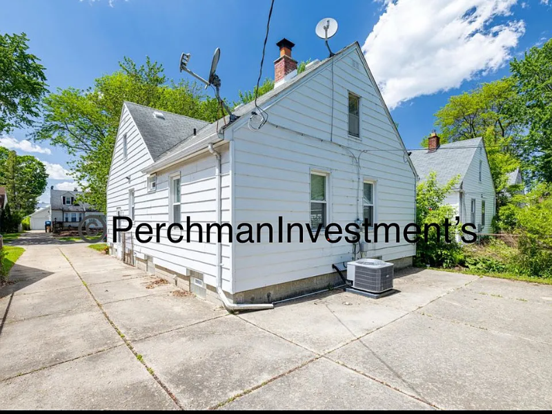 Redford House: 9576 Columbia